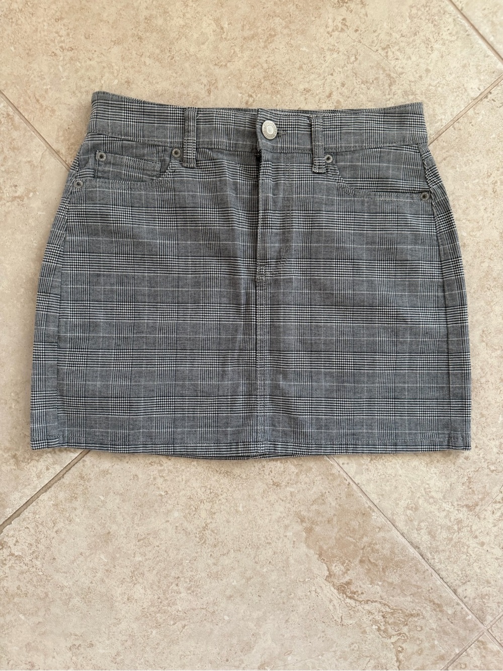 American Eagle Outfitters Gray Plaid Mini Skirt Size 2